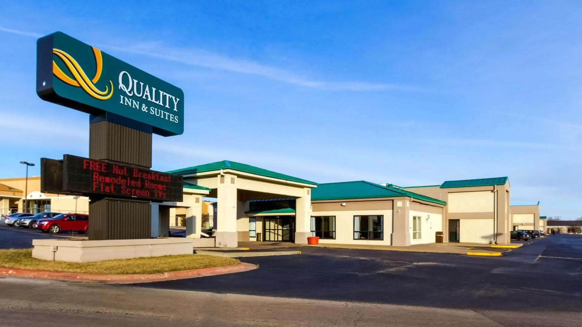 Staying Near TaxSlayer Center: 9 Business Hotels Compared