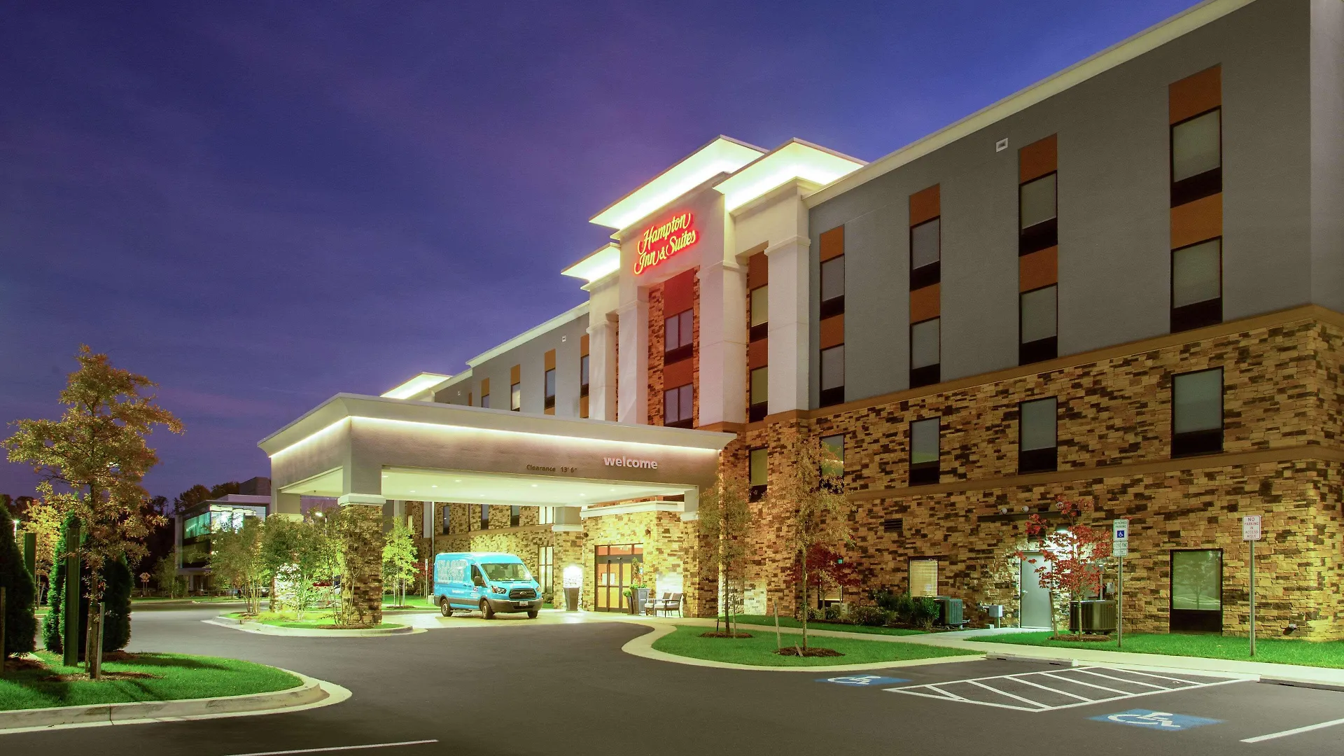 5 Business Hotels Near Glen Ridge Shopping Center That Stand Out