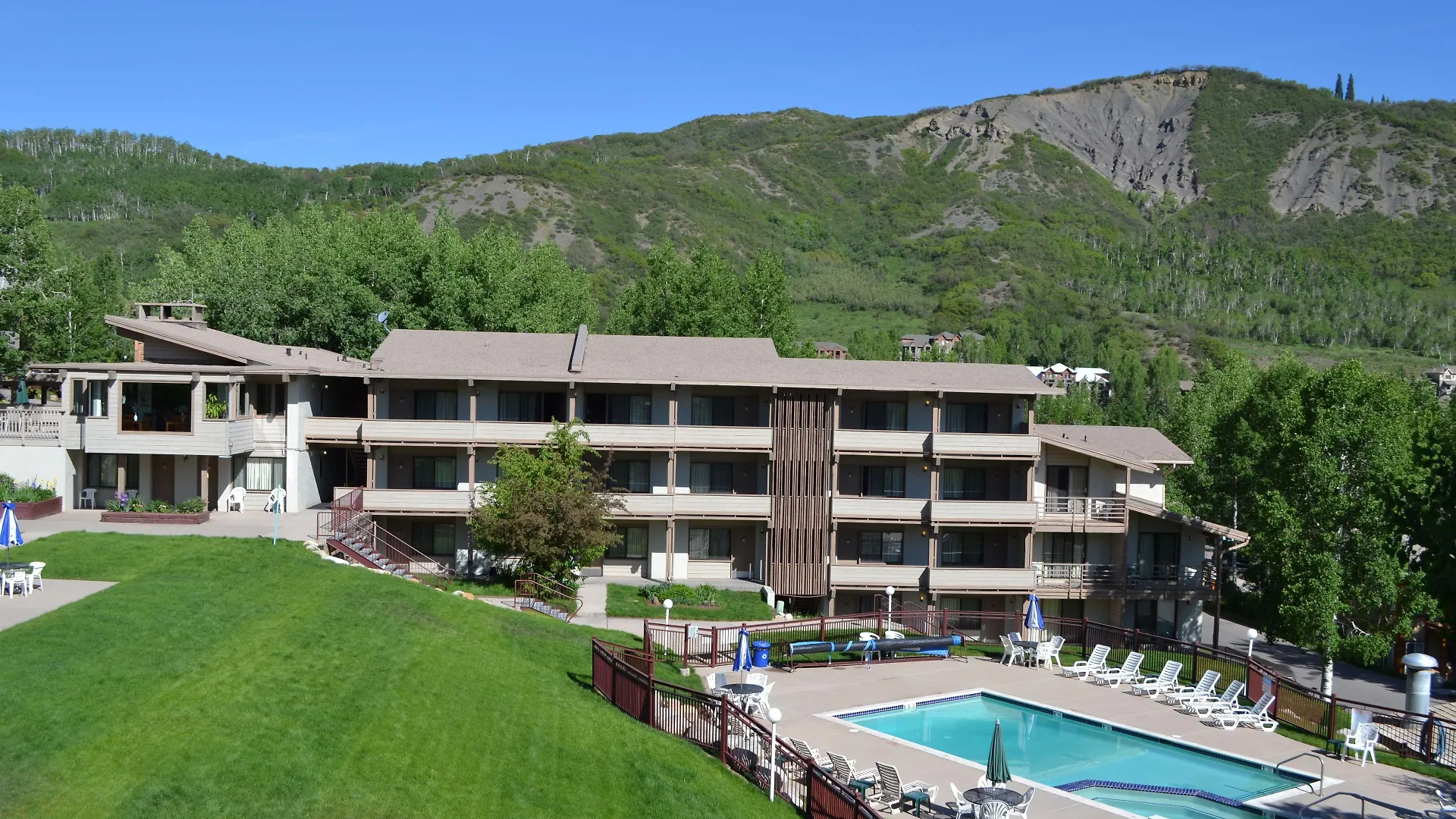 4 Central Hotels Near Upper Tiehack Worth Booking
