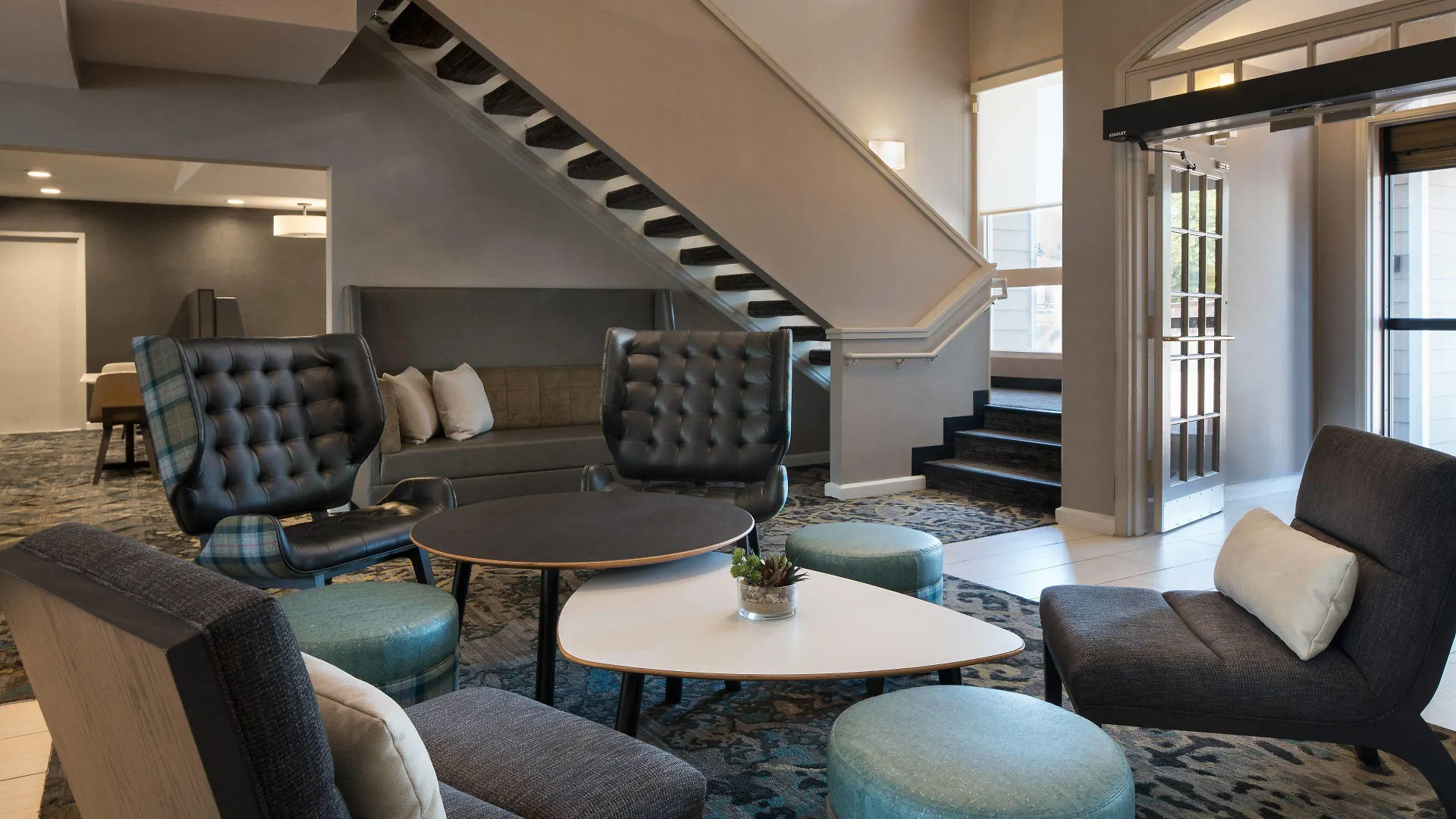 Staying Near Dublin Place: 2 Golf Hotels Compared