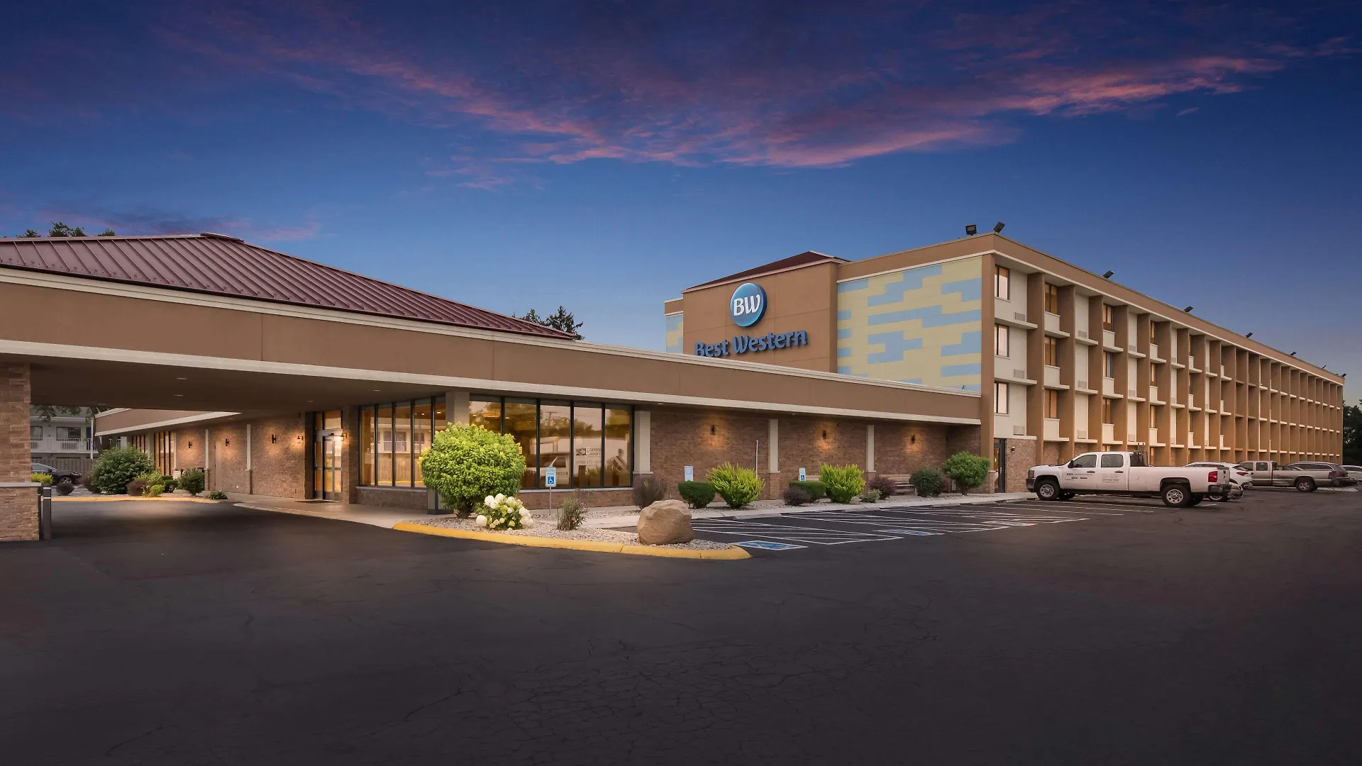 4 Affordable Hotels Close to Lake Etta CO Park, Gary