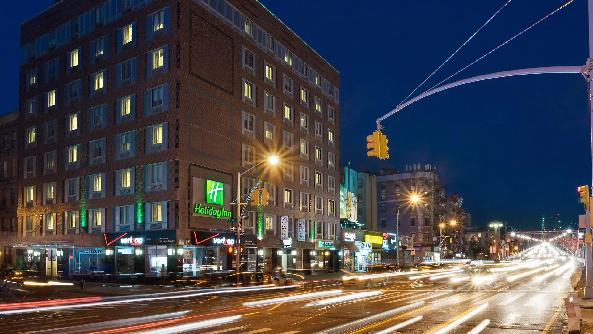 8 Smart Business Hotels in Lower East Side Worth Booking