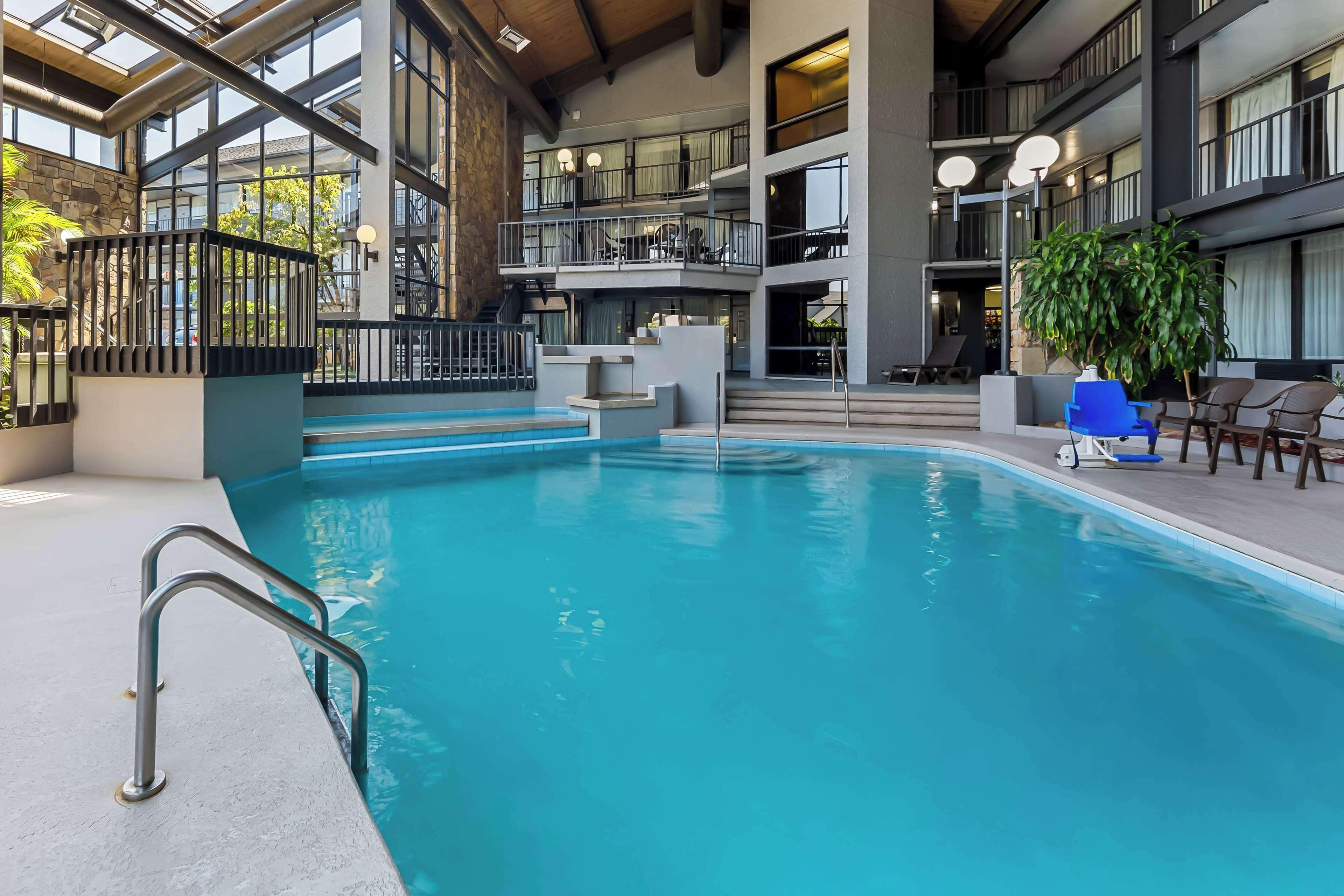 Staying Near Southern Gospel Music Hall of Fame: 11 Central Hotels Compared