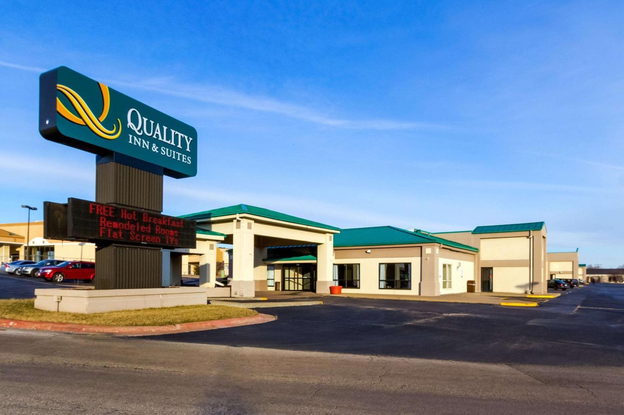 Staying Near TaxSlayer Center: 9 Business Hotels Compared