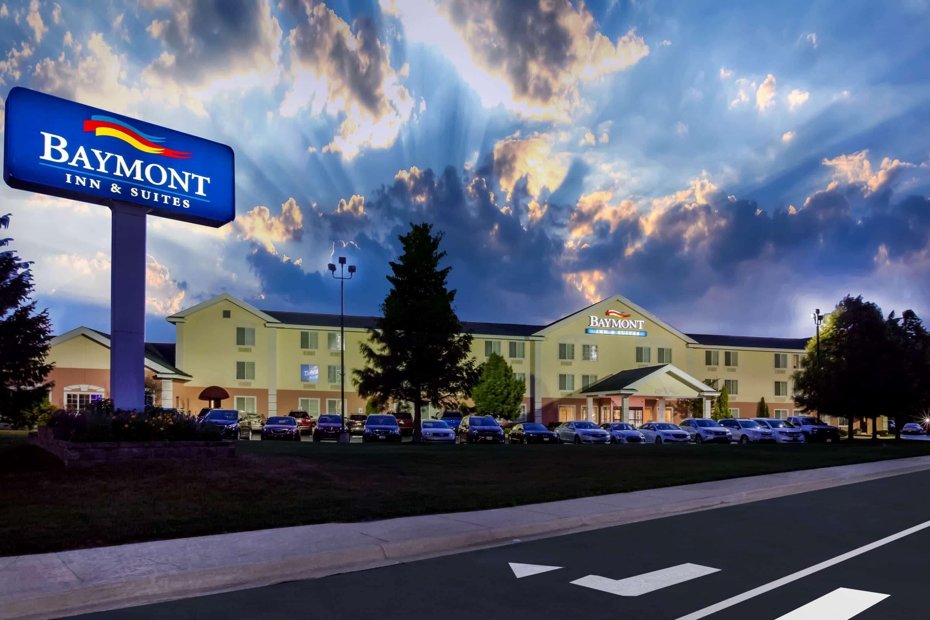 Staying Near Mackinac Bridge: 8 Central Hotels Compared