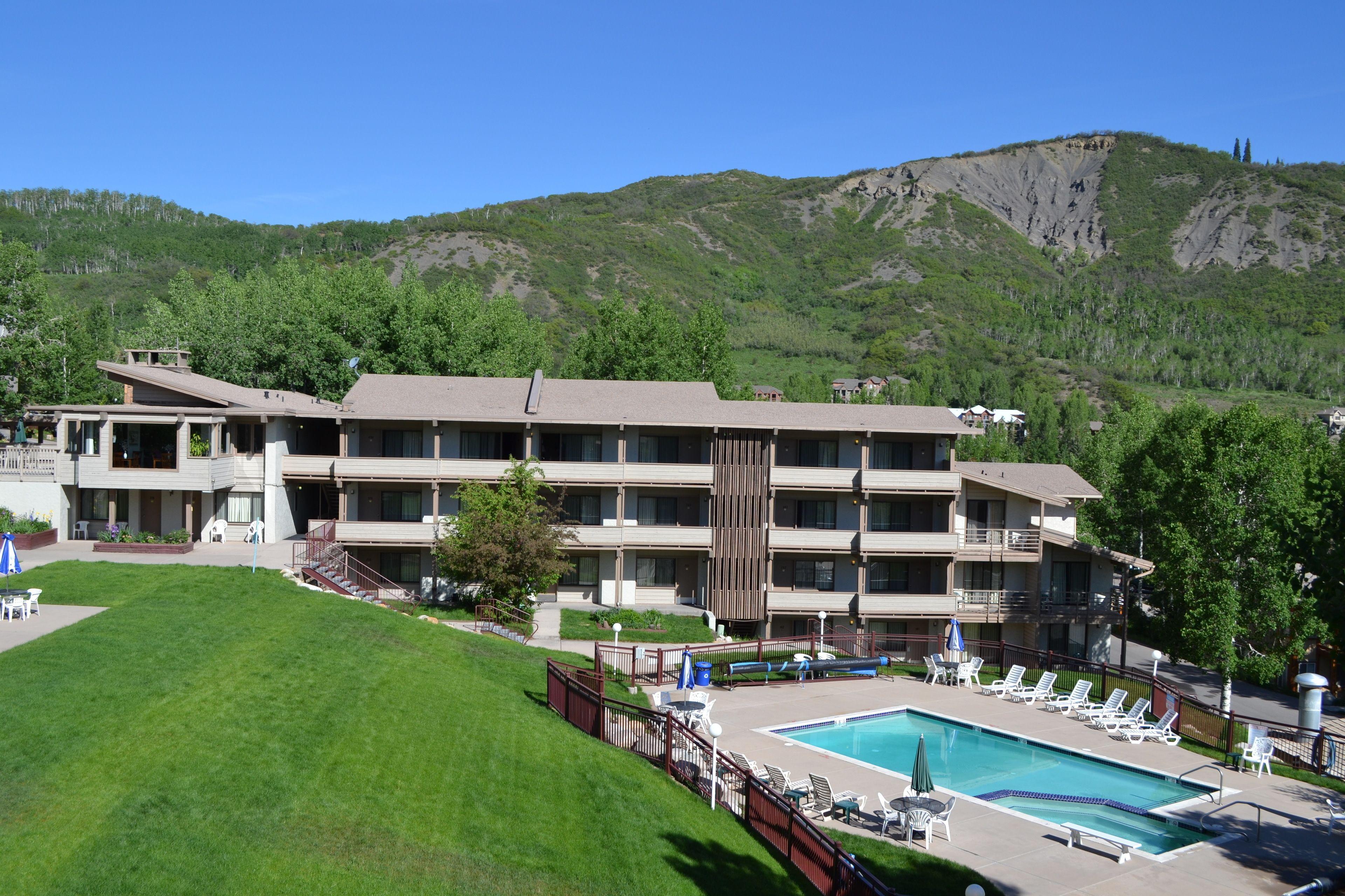 4 Central Hotels Near Upper Tiehack Worth Booking