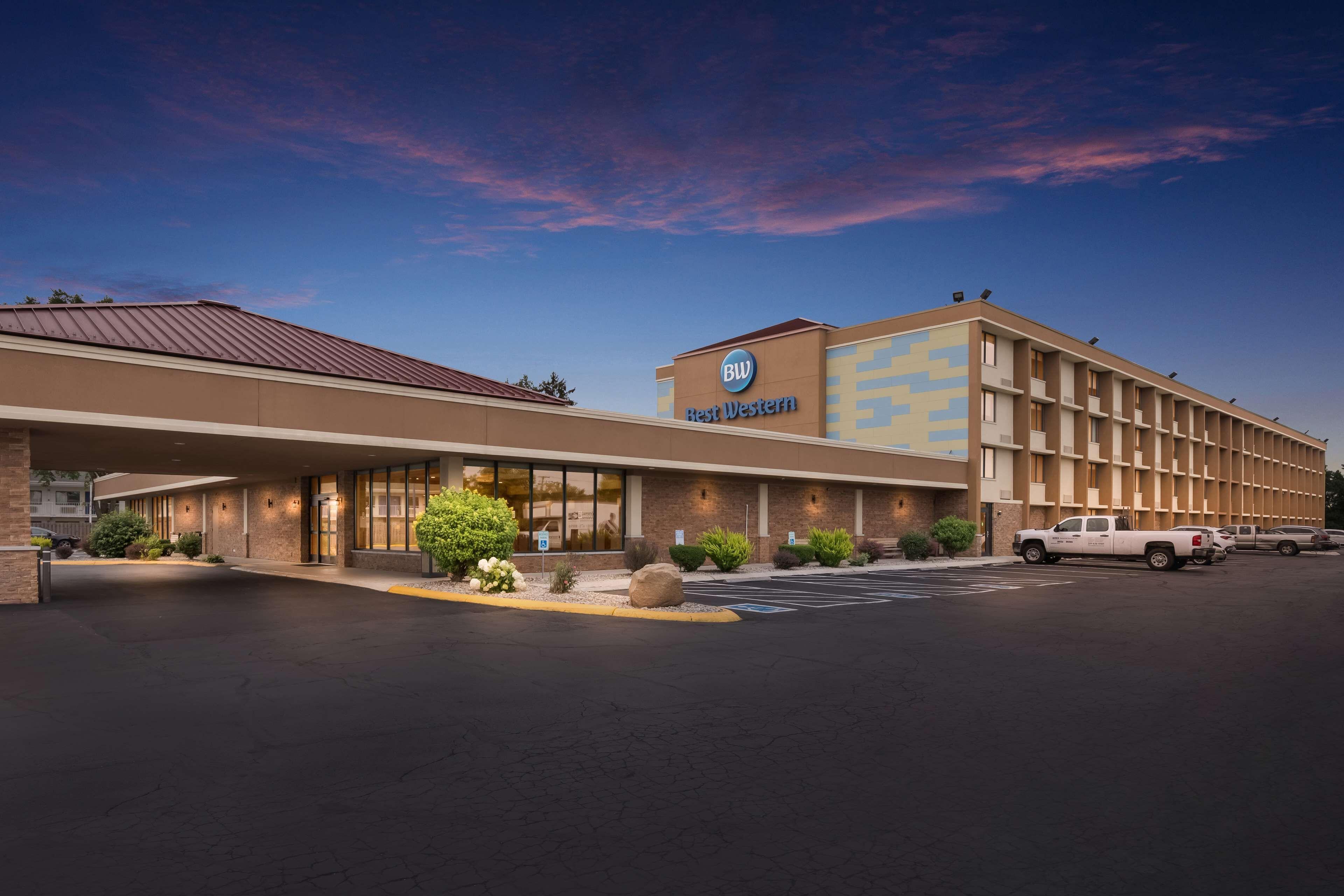 4 Affordable Hotels Close to Lake Etta CO Park, Gary